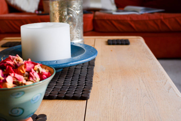 Stylish home interior shot of coffee table - Foto, Imagen