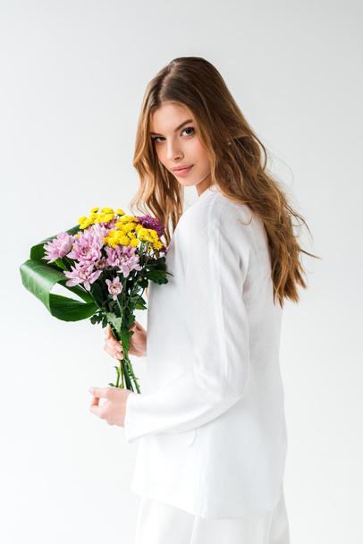 attractive girl holding bouquet of wildflowers on white  - Foto, afbeelding