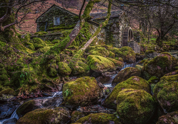 Il vecchio mulino ad acqua a Borrowdale, Lake District, Inghilterra
 - Foto, immagini