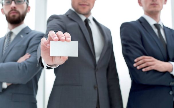 business team leader showing business card - Fotoğraf, Görsel