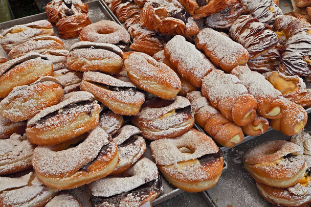Olasz péksütemények, krémmel töltött hagyományos szicíliai desszert - Fotó, kép