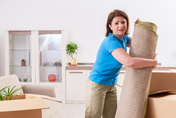 Middle-aged woman moving to new flat - Photo, Image