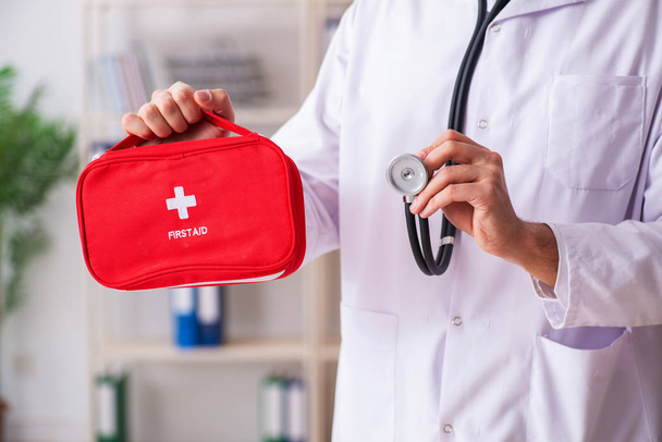 Male doctor with first aid bag - Photo, Image