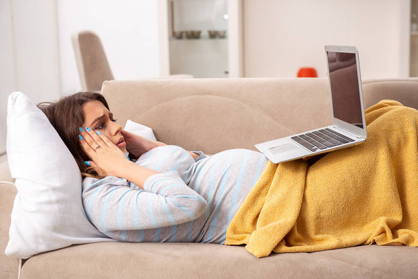 Sick pregnant woman suffering at home - Фото, изображение