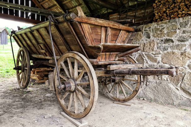 Antiguo carro histórico de la escalera de carro
 - Foto, imagen