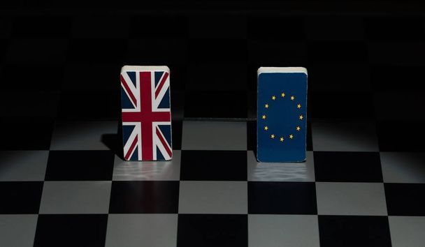 шахматная доска с флагами стран
 - Фото, изображение