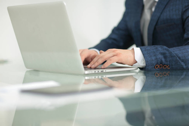 close up.businessman working with financial charts on the laptop. - Zdjęcie, obraz
