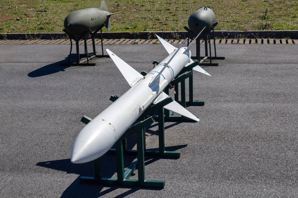 Stíhací letoun rakety raketa bomba - Fotografie, Obrázek
