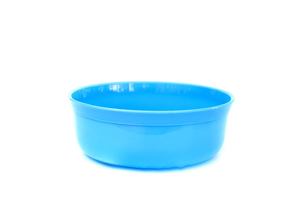 Plastic Water Bowl cor azul no fundo branco isolado
 - Foto, Imagem