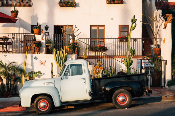 Old Ford F100 truck in San Clemente, California - 写真・画像