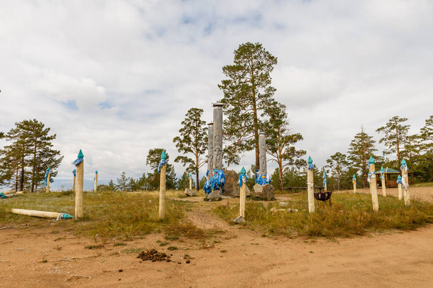 Pilares rituais em Buryatia
 - Foto, Imagem