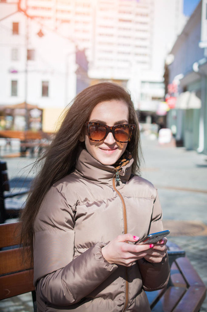 Girl texting on the smart phone - Fotografie, Obrázek