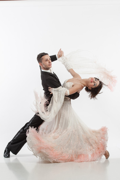 beautiful couple in the active ballroom dance - Foto, Bild