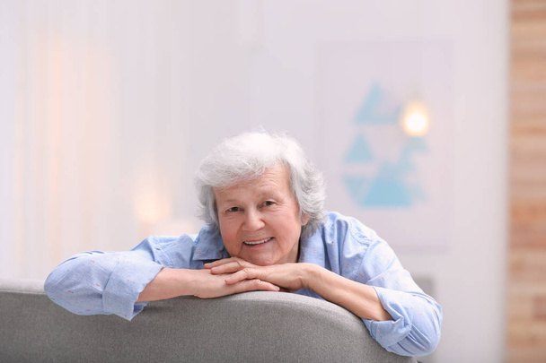 Portrait of beautiful grandmother in living room - Foto, Imagen