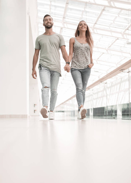 modern couple walking together. - Fotografie, Obrázek