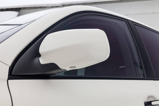 Espejo frontal y ventana de Porsche Cayenne 957 2007 en
 - Foto, Imagen