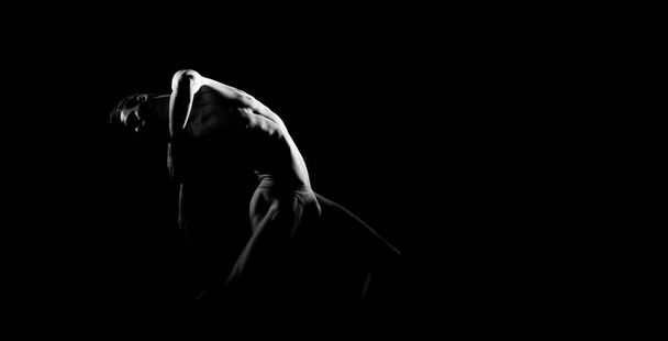 Black and white silhouette trace of male ballet dancer. Long monochrom horizontal image. - Foto, Imagen
