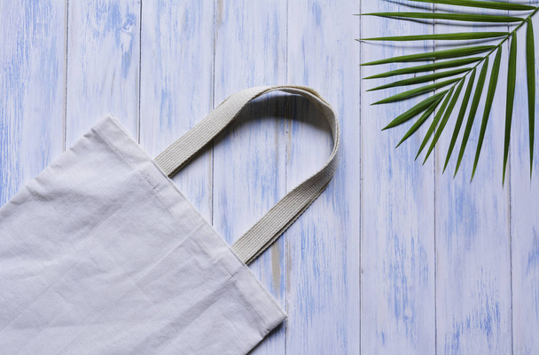 Ткань из белой сумки. Макет мешка для одежды с кокаином
 - Фото, изображение