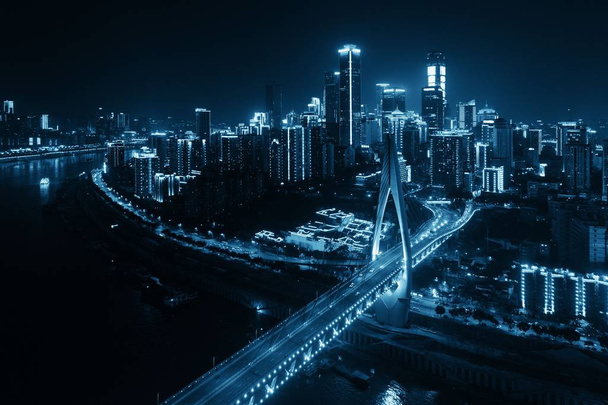 重慶橋夜航空 - 写真・画像