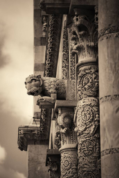 Beautiful detail pattern sculpture of church in Pisa Piazza dei Miracoli in Italy - Photo, Image