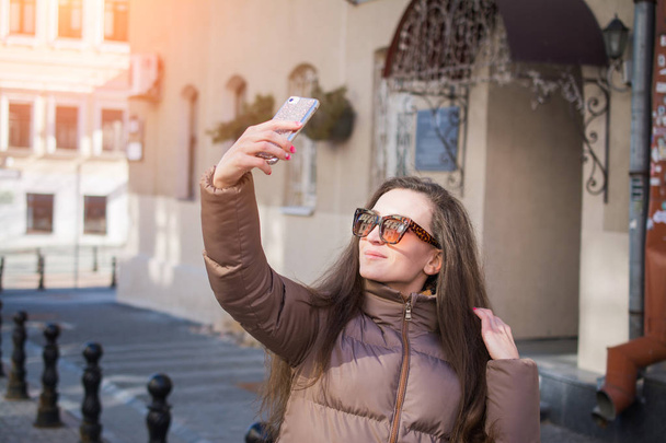 Attractive young woman taking selfie - Fotoğraf, Görsel