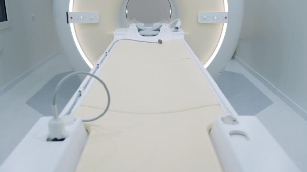 Magnetic resonance imaging diagnostic machine isolated - Footage, Video