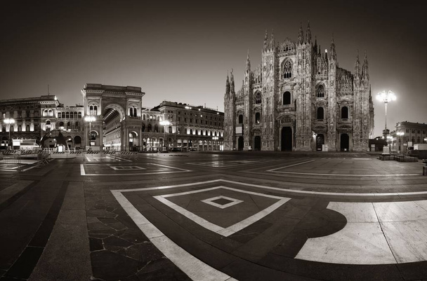 Catedral de Milão Praça noite
 - Foto, Imagem