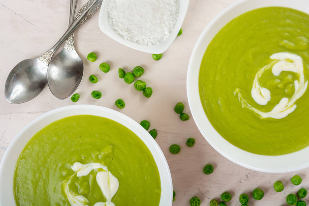 Зеленый гороховый суп
 - Фото, изображение