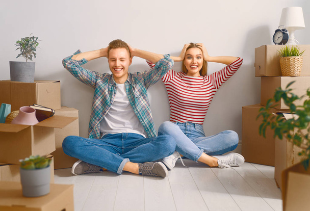 couple moving to new apartment - Foto, Imagen