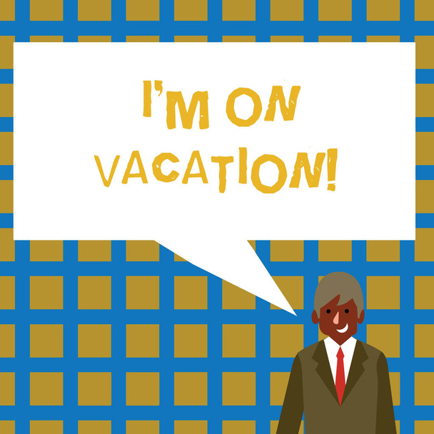 Ich bin im Urlaub. Konzept bedeutet Pause vom stressigen Arbeitsdruck Reisen weltweit Geschäftsmann lächeln und reden mit leeren rechteckigen Farbe Sprechblase. - Foto, Bild