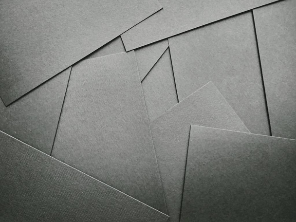 quelques papiers noirs pliés sur la table close up texture close up
 - Photo, image