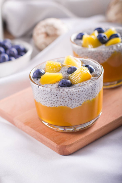 Healthy vegetarian vanilla Chia pudding in a glass with fresh berries on coconut milk - Foto, Imagem