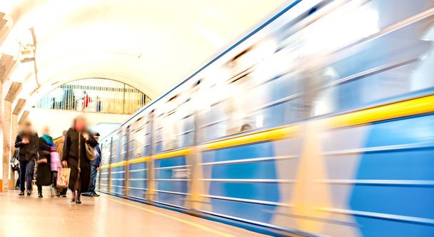 Passagiersvervoer per metro - Foto, afbeelding