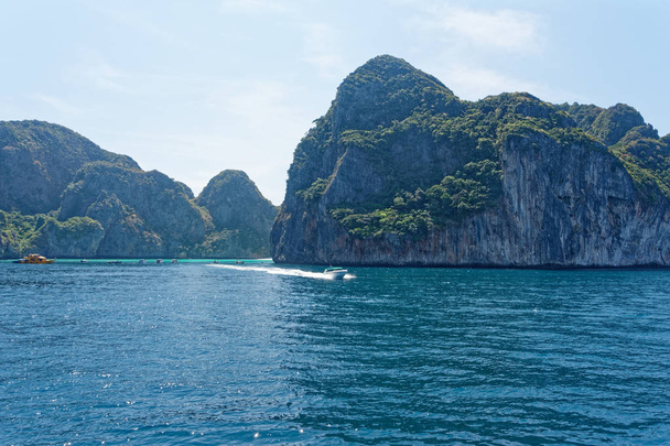 Gyönyörű táj, Thaiföldön és tengerre rocks - Fotó, kép
