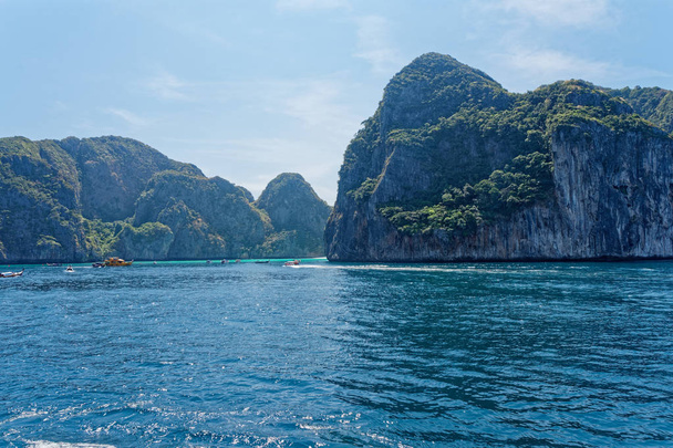 Hermoso paisaje en Tailandia con mar y rocas
 - Foto, Imagen
