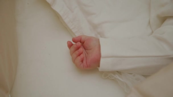 Beautiful little girl sleeping in her cot. - Footage, Video