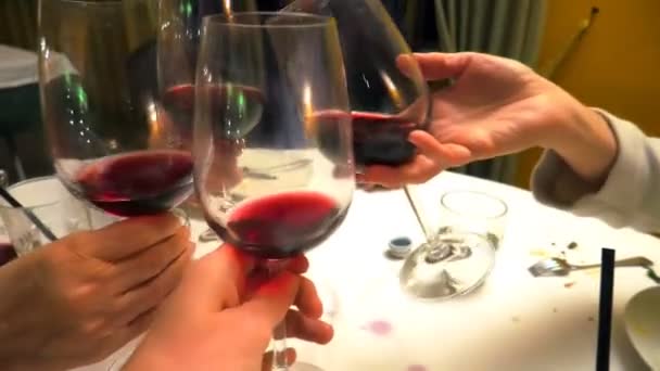 family cheers with red wine - Footage, Video