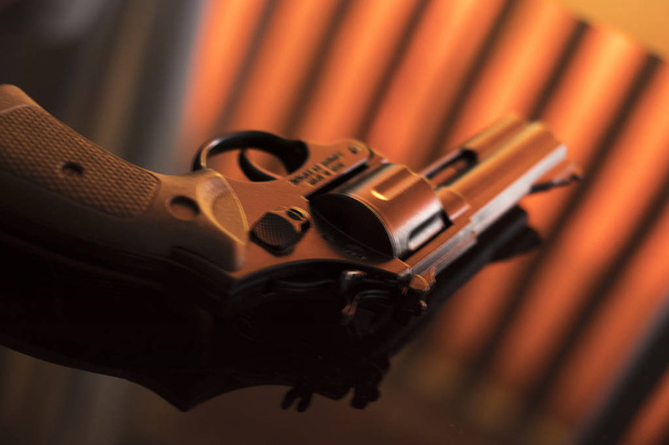 Pistola pistola automática
 - Foto, Imagem