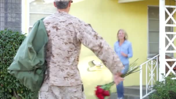 Wife Welcoming Husband Home On Army Leave - Materiał filmowy, wideo