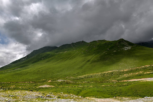 Panorama montano - Kazbegi, Georgia
 - Foto, immagini