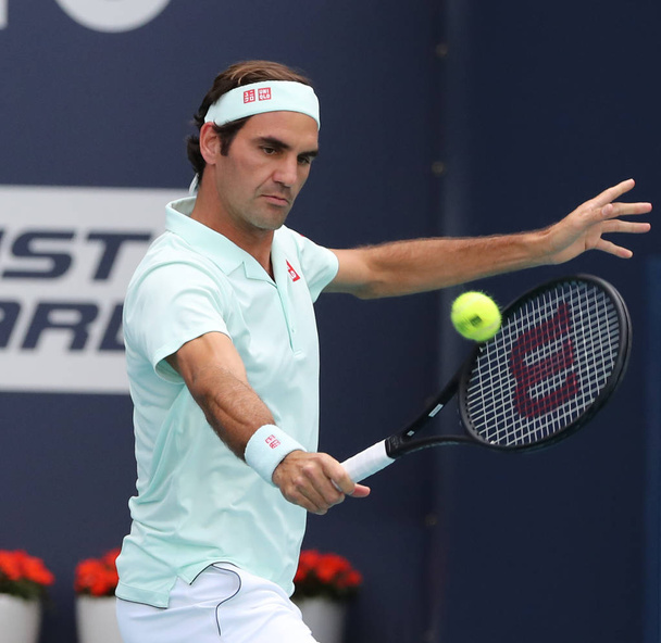 MIAMI GARDENS, FLORIDA - MARCH 27, 2019: Grand Slam champion Roger Federer of Switzerland in action during his round of 16 match at 2019 Miami Open at the Hard Rock Stadium in Miami Gardens, Florida - Φωτογραφία, εικόνα