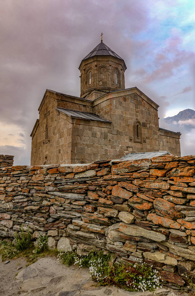 Церковь Георгия Троицы - Казбеги, Грузия
 - Фото, изображение