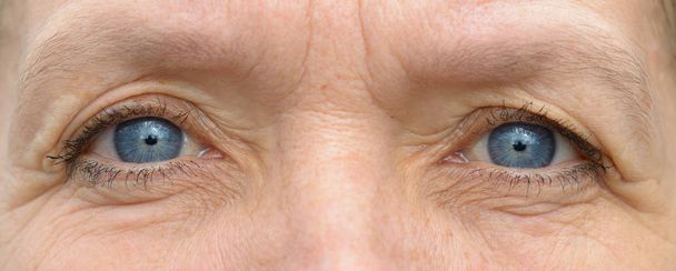 Middle aged caucasian woman eyes in close-up - Foto, Imagem