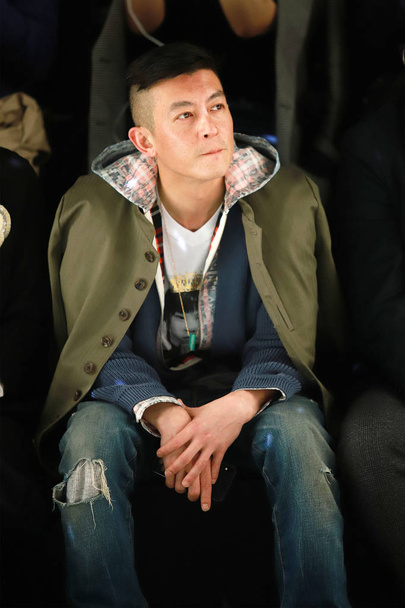 Hong Kong-Canadian actor and rapper Edison Chen watches models displaying new creations at the Anirac show during the Shanghai Fashion Week Fall/Winter 2019 in Shanghai, China, 29 March 2019. - Фото, изображение