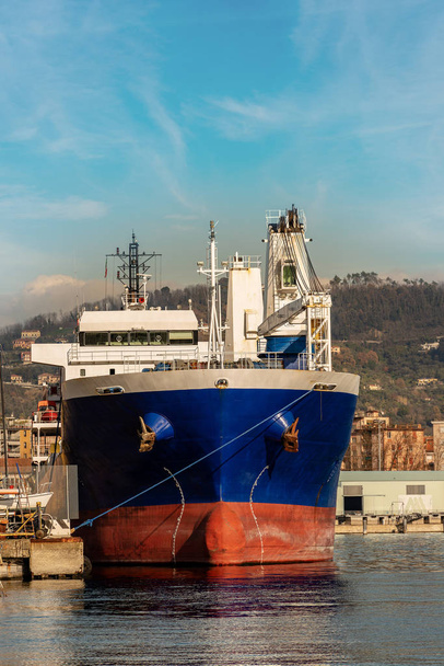 Великий корабель - порт Ла Спеції, Італія - Фото, зображення