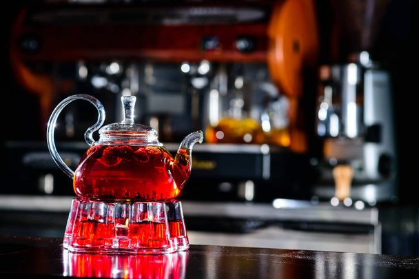 teapot and cup of tea at a cafe - Foto, afbeelding