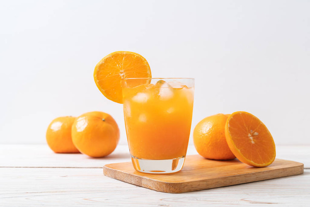 orange juice with ice - Фото, зображення