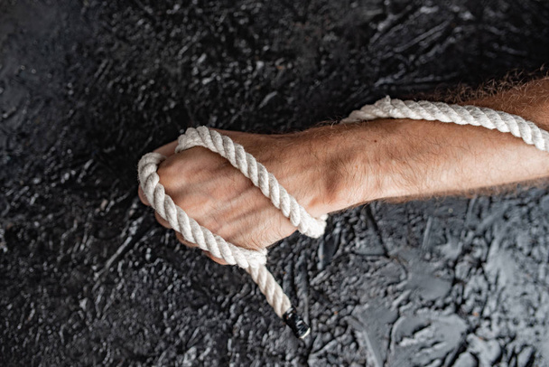 symbolism of human connection through hands and rope - Φωτογραφία, εικόνα