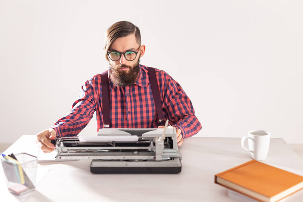 People and technology concept - Portrait of bearded man in plaid shirt typing over grey background - Foto, imagen