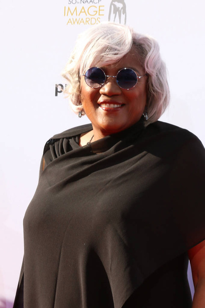 LOS ANGELES - MAR 30:  Donna Brazile at the 50th NAACP Image Awards - Arrivals at the Dolby Theater on March 30, 2019 in Los Angeles, CA - Fotoğraf, Görsel